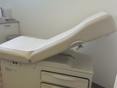 Exam Table Ritter 204