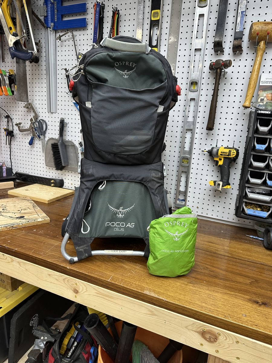 Child carrier / Osprey Poco AG Plus with rain cover
