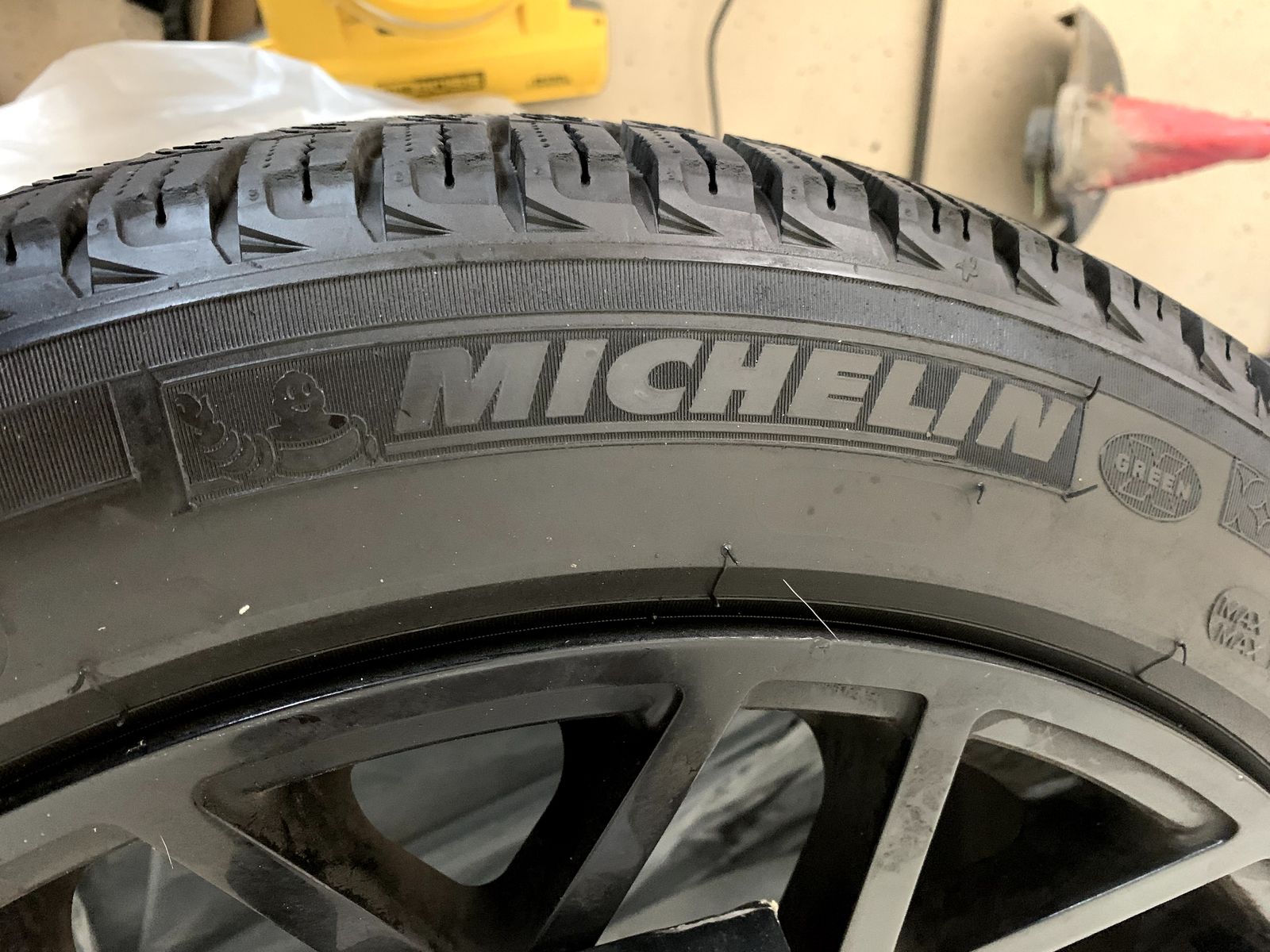 Michelin Studless 245/45R19 with rims!