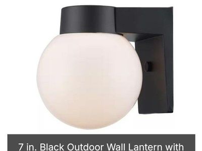 4 pack Outdoor Wall Lanterns (NEW)