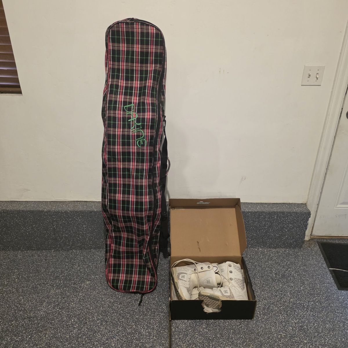 Lamar women's snowboard with boots