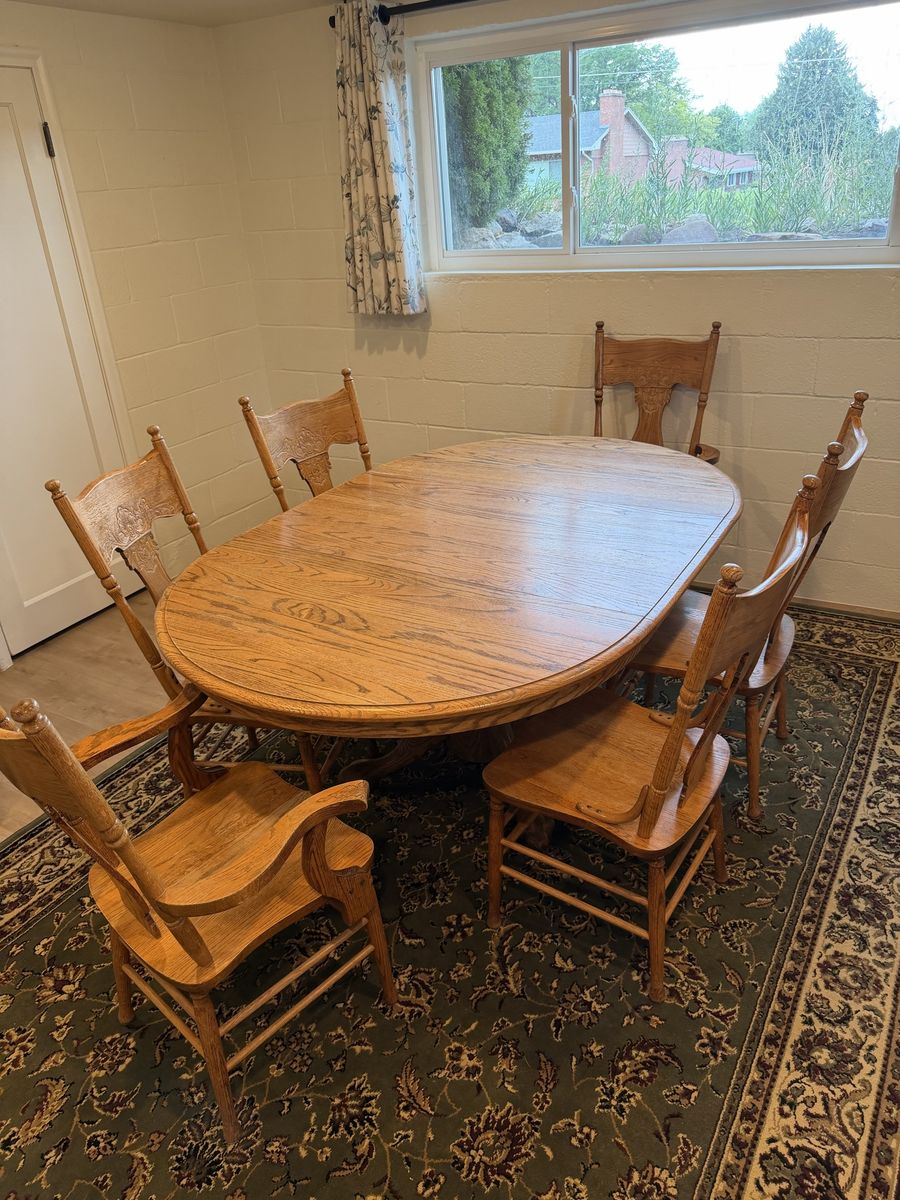 $99 for 6 Vintage Dining Chairs, Table and Leaf.