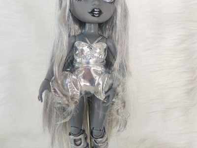 Rainbow High Luna Madison Doll
