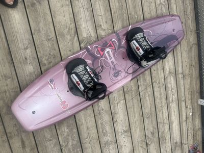 Hydroslide black widow 142 cm with HydroSlide chaser bindings