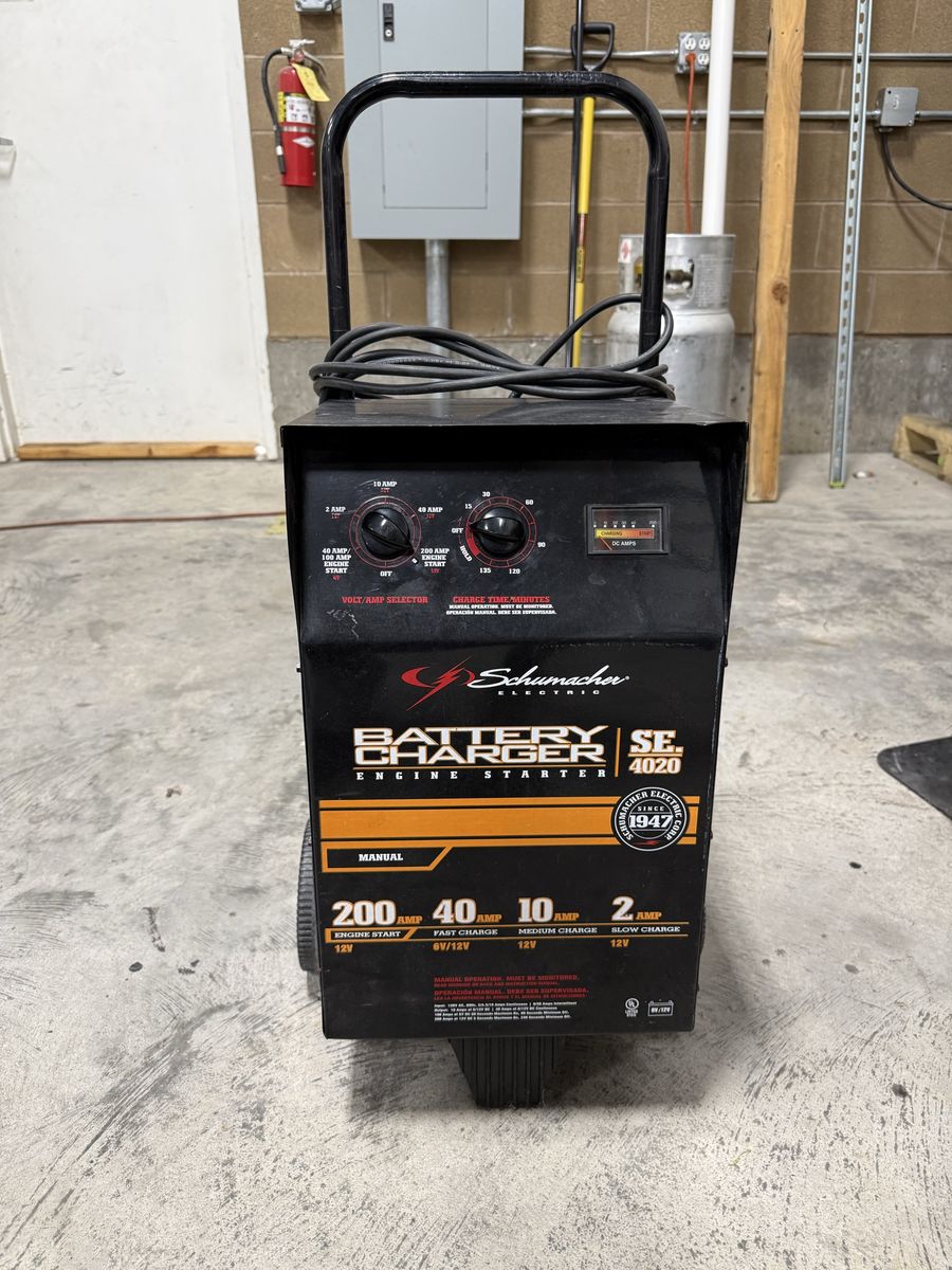 Schumacher SE-4020 Heavy Duty Battery Charger and 200A Engine Starter