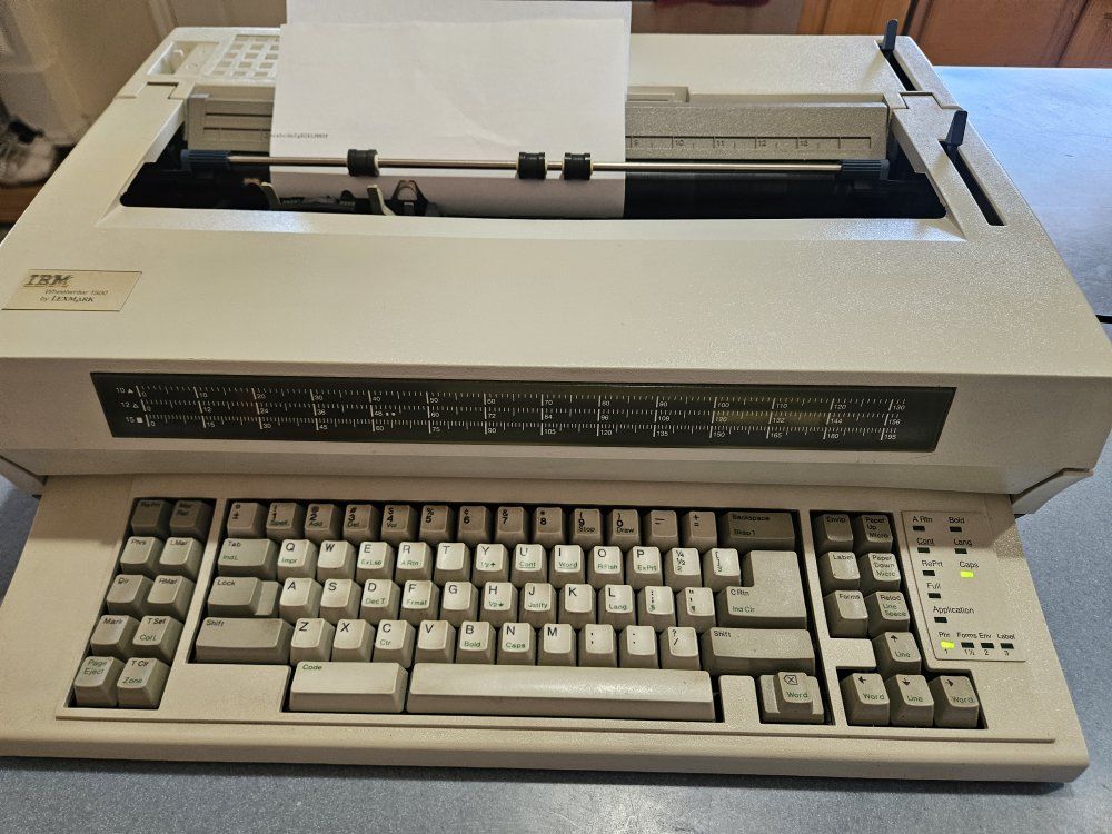 IBM Wheelwriter 1500 by Lexmark 6783-011 Electric Electronic Type Writer