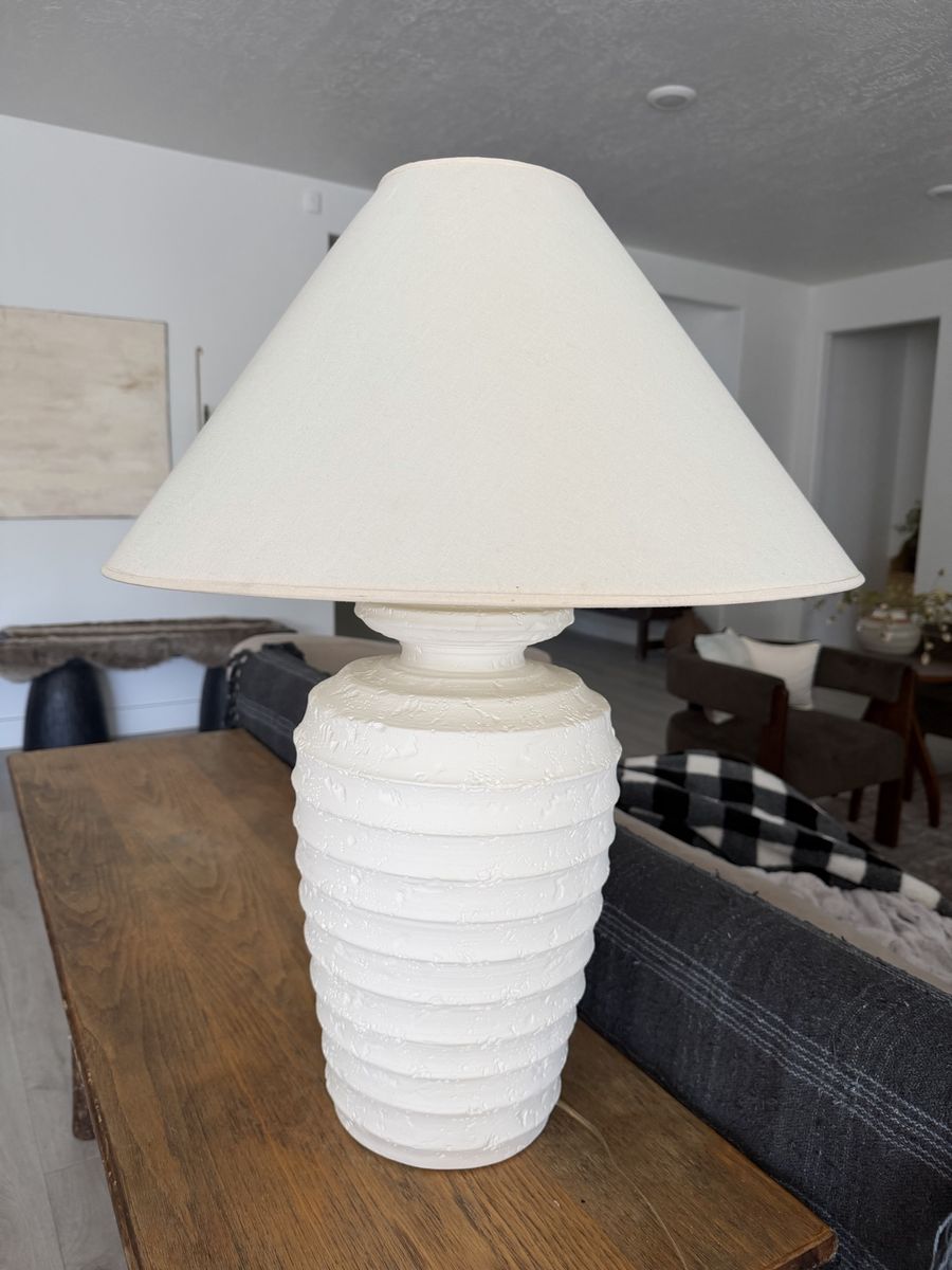 NWT Vintage 1980’s Alsy white plaster table lamp