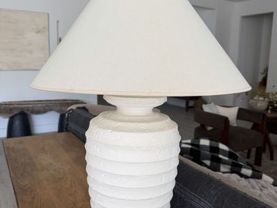 NWT Vintage 1980’s Alsy white plaster table lamp