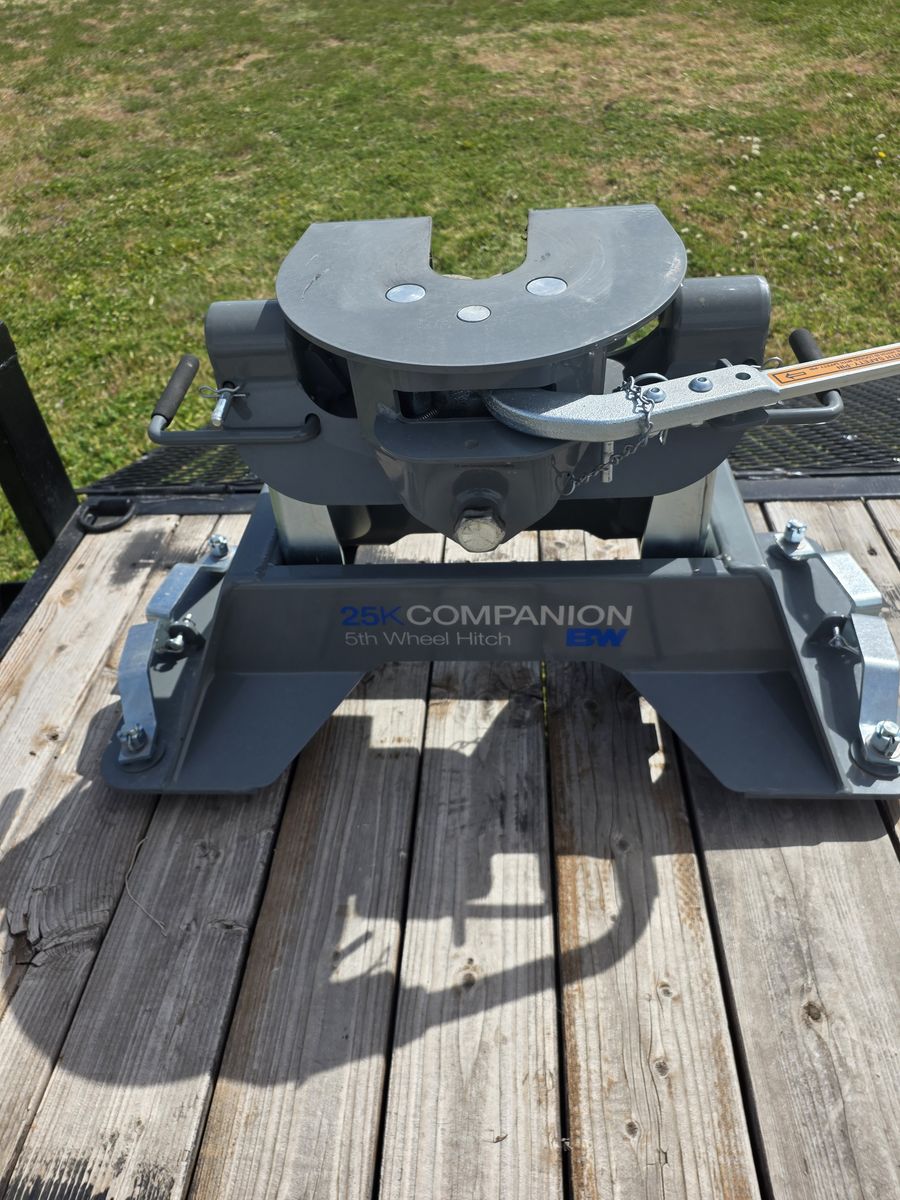 Ford B & W Fifth-wheel Hitch 25,000 lb