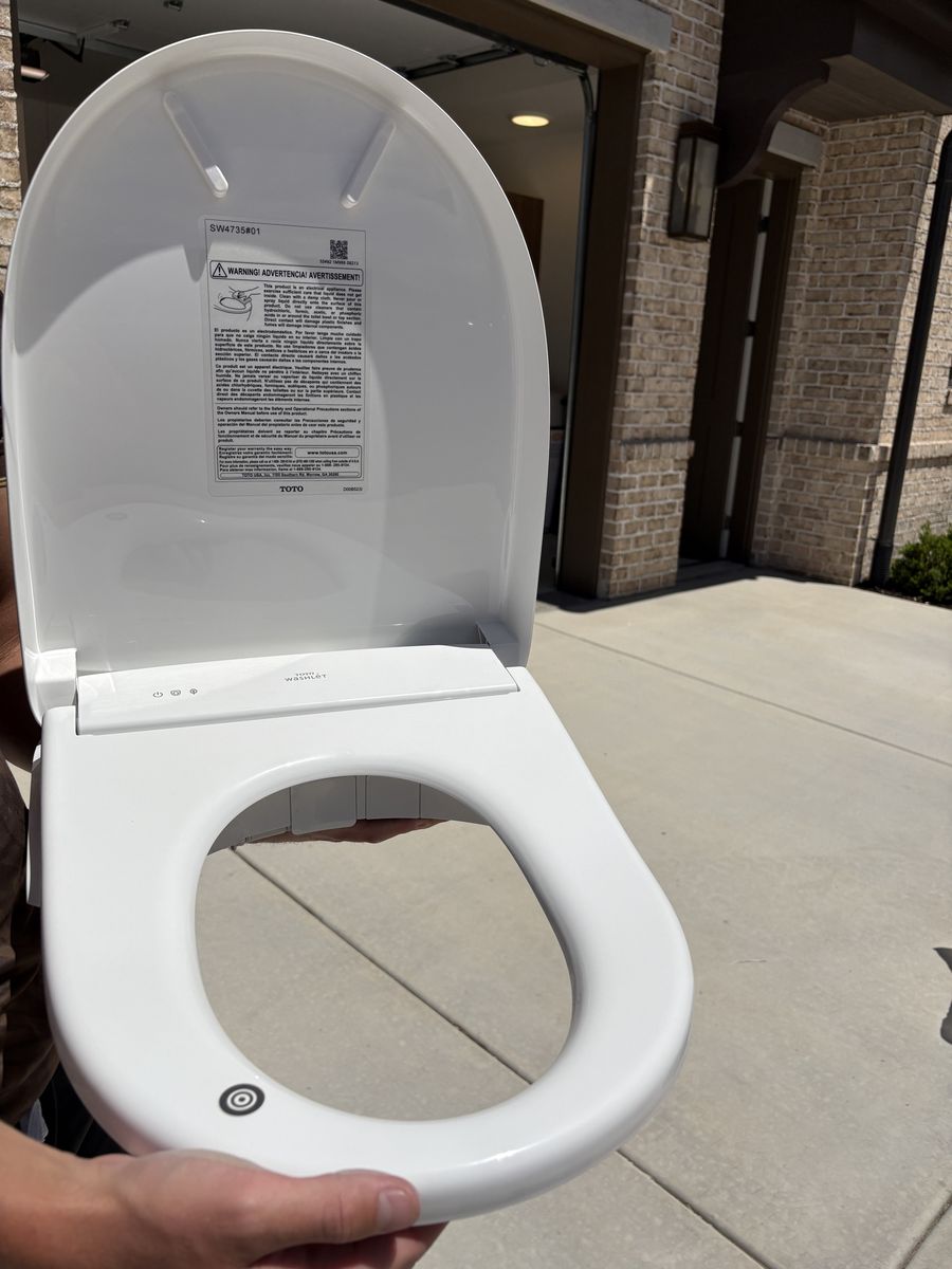 Brand New TOTO Washlet Bidet Seat (Round) SW4735