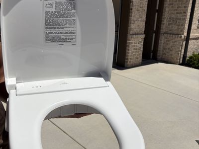 Brand New TOTO Washlet Bidet Seat (Round) SW4735