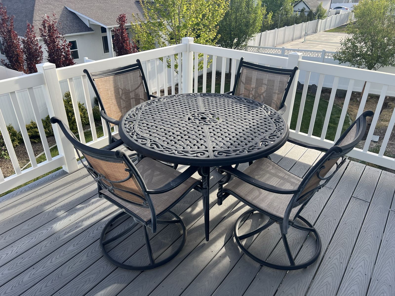 Outdoor Table with four Chairs