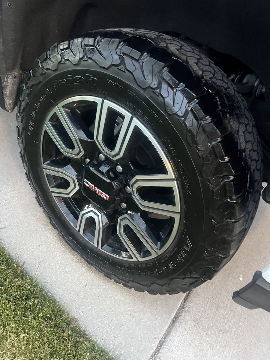 GMC AT4 HD 20" Black/Machined Wheels & BFGoodrich All-Terrain T/A K02 Tires