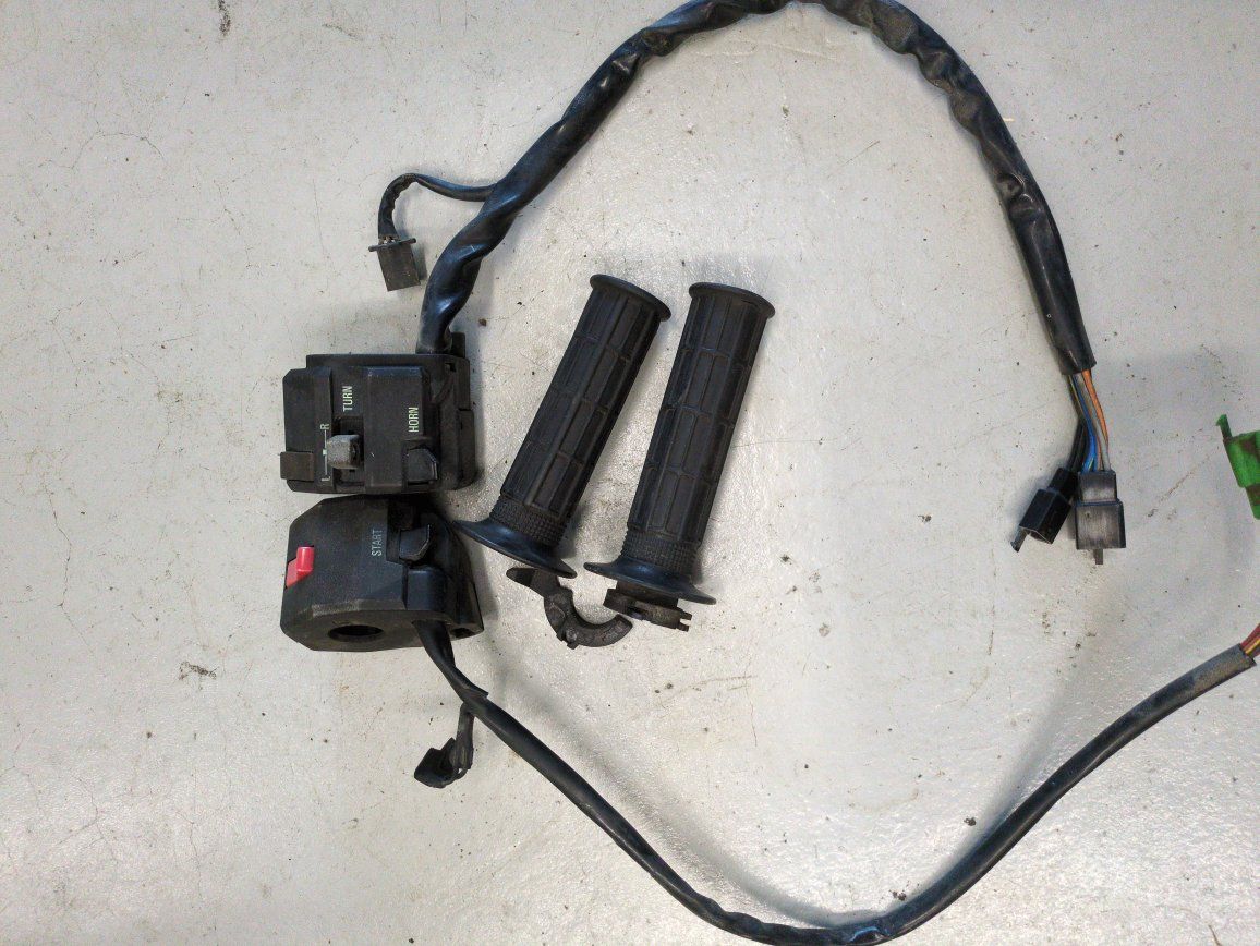 1990 Kawasaki Zephyr 550 Handlebar Switch Pods (L&