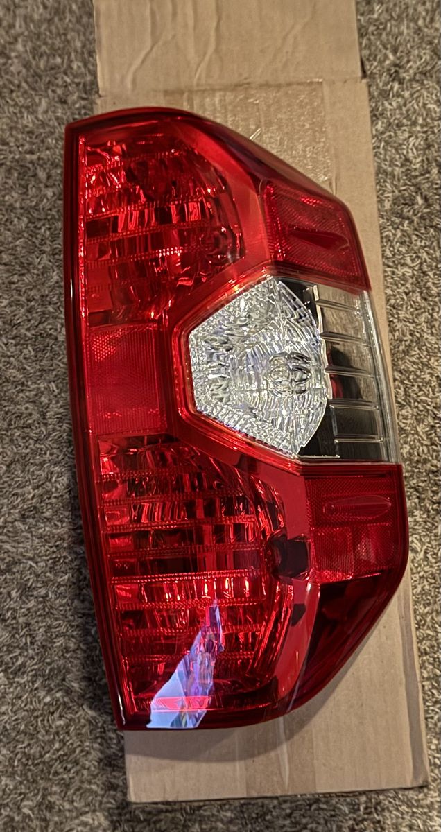 Tail Light Assembly R Side 14-21 Toyota Tundra