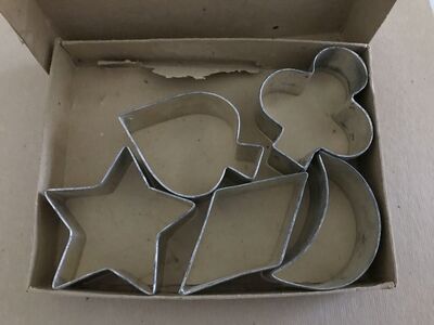 Vtg Metal Cake Sandwich Cookie Cutters 6 Pcs Club Diamond Spade Star Moon