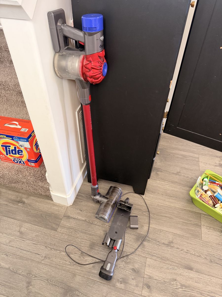 Dyson V8 Cordless Stick Vacuum Cleaner with Charger and Attachments