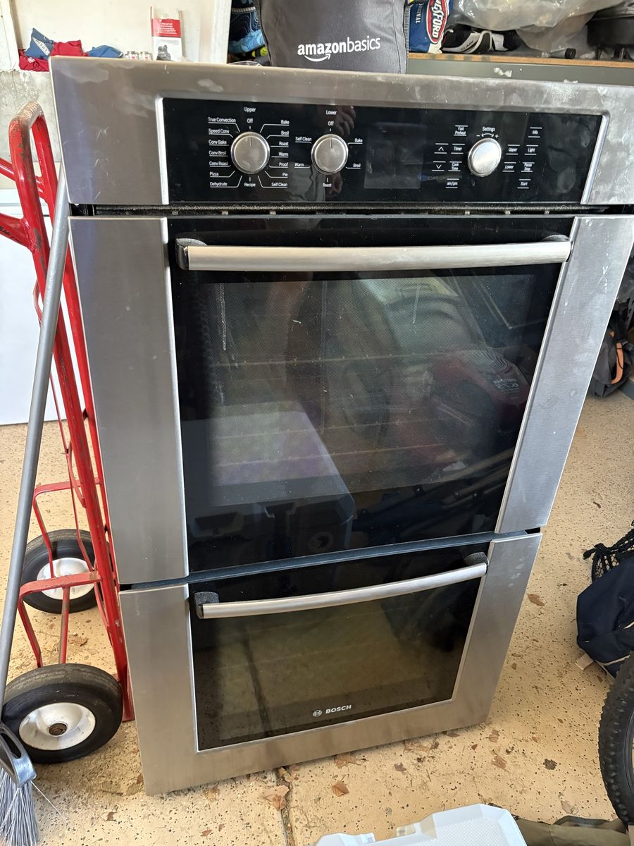 FREE—-NEEDS REPAIR! Bosch 800 Series HBL8651UC 30" Stainless Steel Electric Double Wall Oven