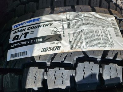 245/75r17 toyo open country at lll