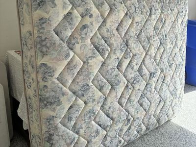 Free Queen size mattress (only mattress - no box springs)