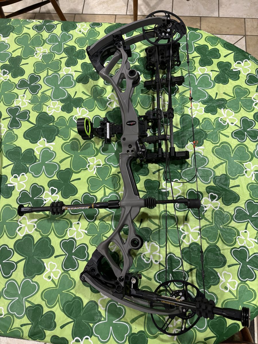 Bowtech Carbon One RH Smoke Grey Excellent condition Complete Set Up