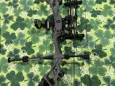 Bowtech Carbon One RH Smoke Grey Excellent condition Complete Set Up