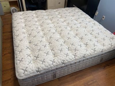 King Size Euro-top matress