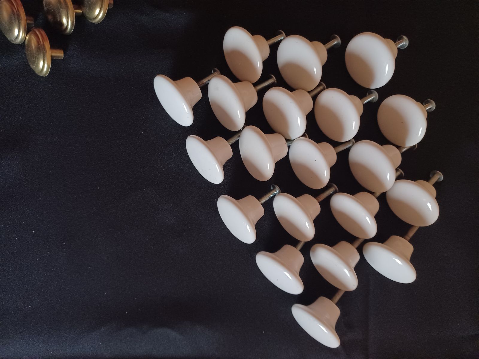 Ceramic knobs (white)