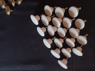 Ceramic knobs (white)