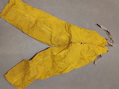 Rain pants (medium size)