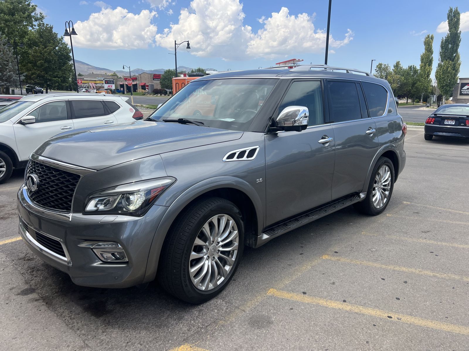 2017 Infiniti QX80 Base