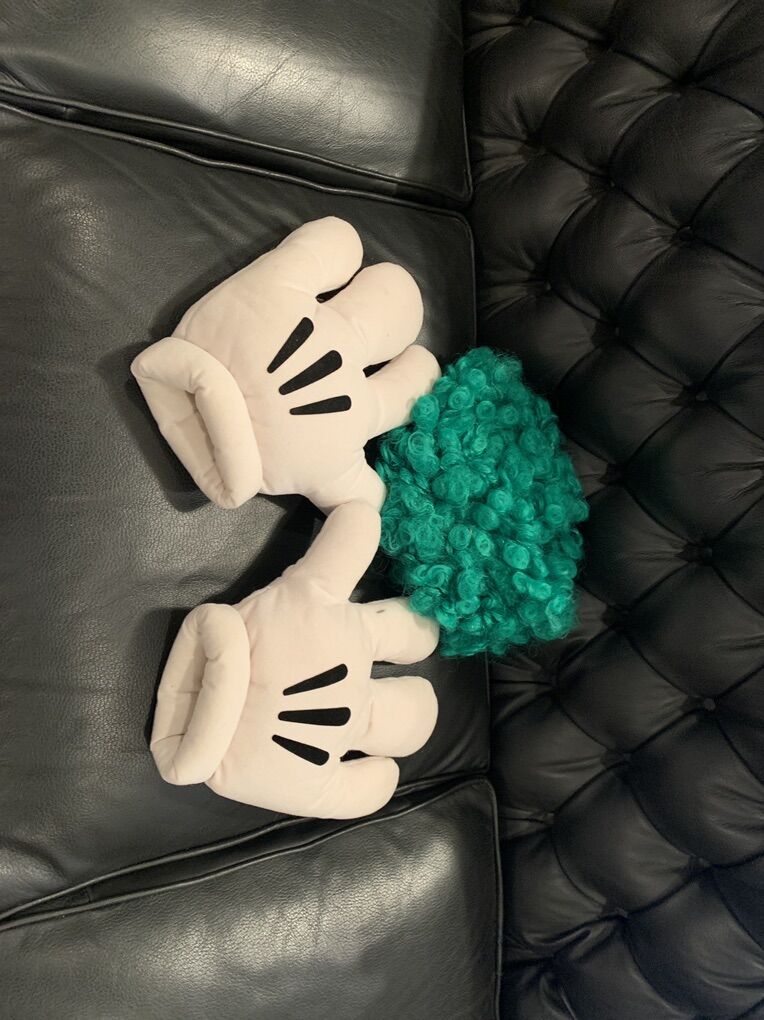 Clown hands Snd Green Wig