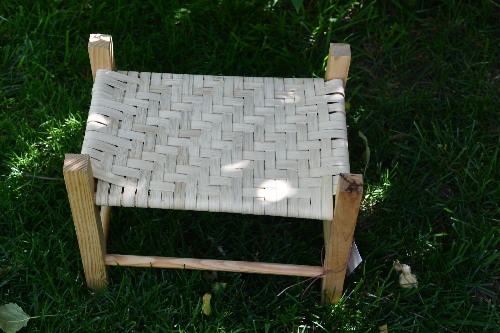 NWT "WOOD & WOVEN REED MINI BENCH" ~ PLANT STAND ~ 9" x 12" x 9"