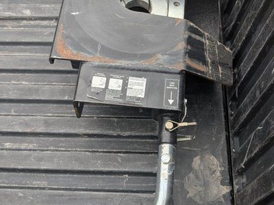 5th wheel Demco 21k truck attachment