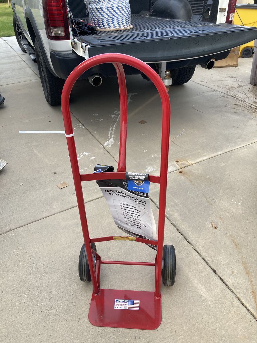 Milwaukee 600 lb. P-Handle Hand Truck