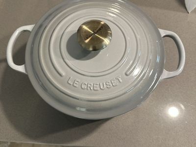 Le Creuset Enameled Cast Iron Dutch Oven - 24 (4.5 Quart) - Light Grey/Oyster - Made in France