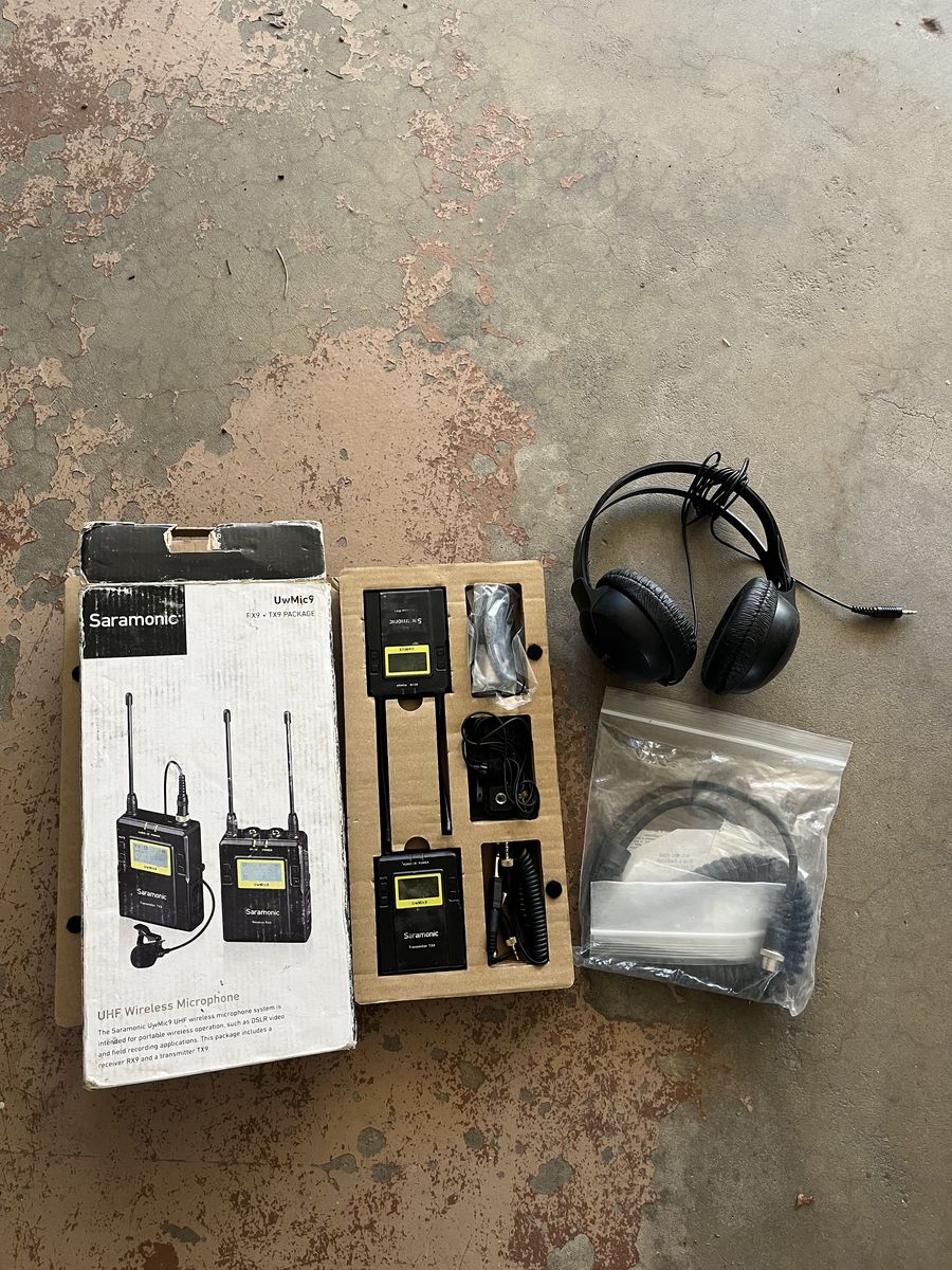 Saramonic UwMic9 UHF Wireless Microphone + Headphones