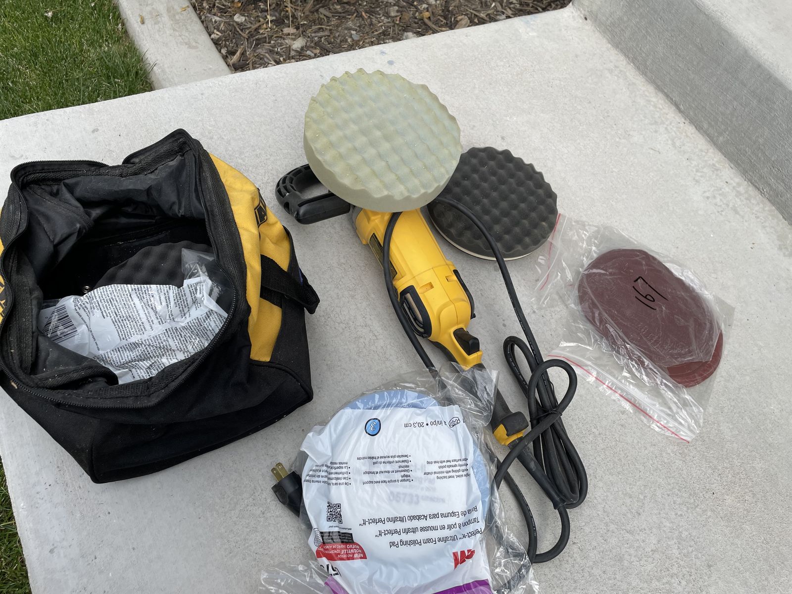 DeWalt DWP849X 7"/9" Variable Speed Rotary Polisher Bundle with Bags & Pads
