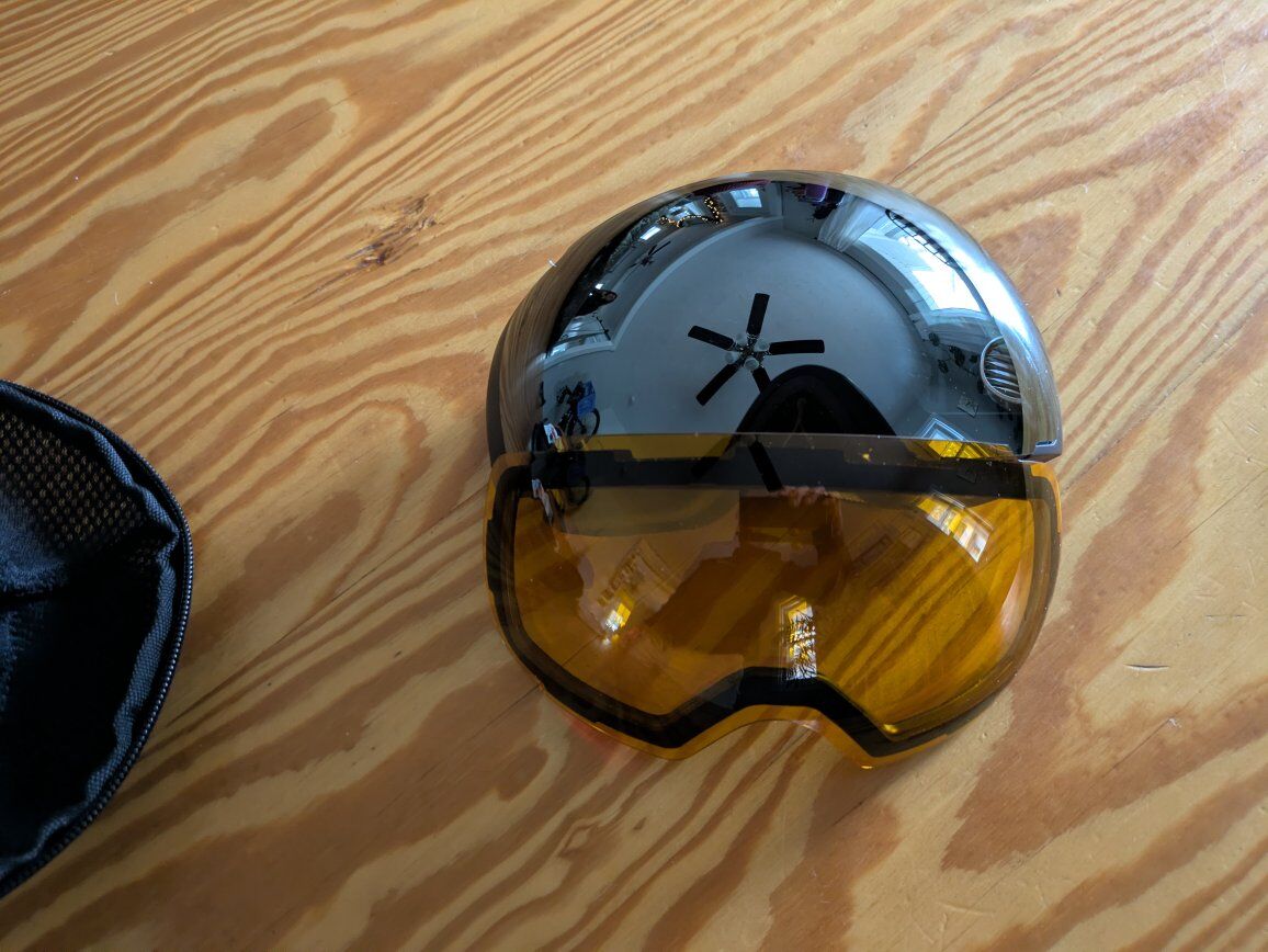 ski googles and two magnetic lenses.
