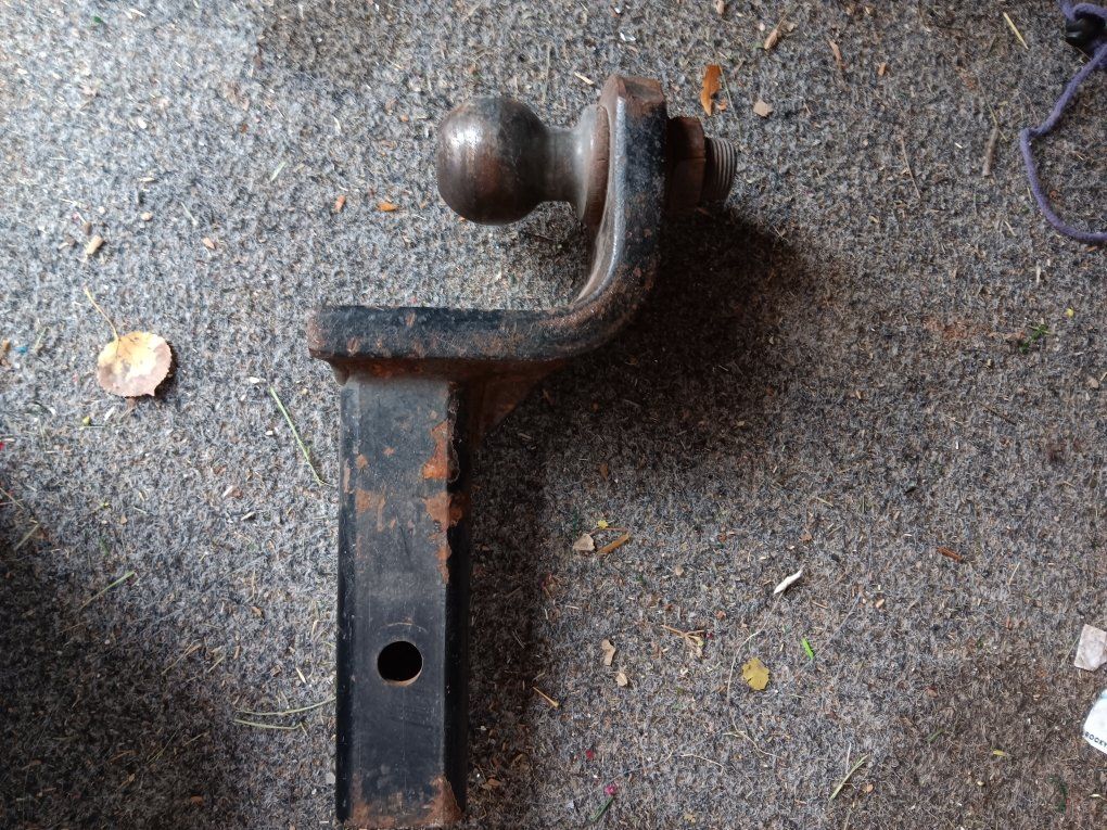 tow hitch and ball