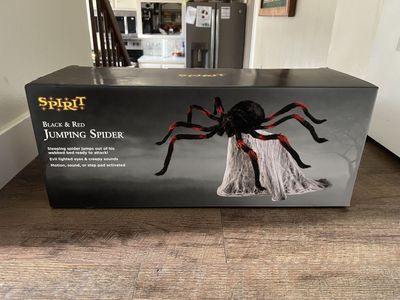 Jumping spider animatronic