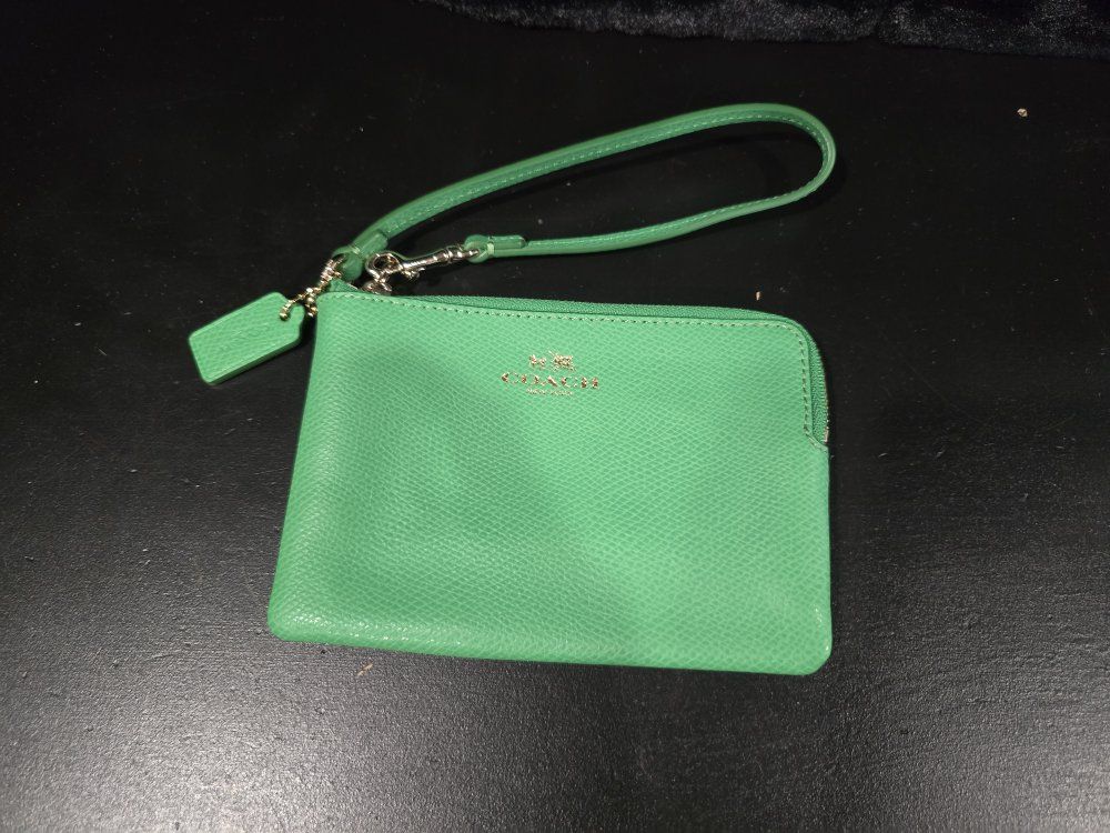 Coach Green Leather Corner Zip Wristlet Wallet - Small, Pebbled Leather