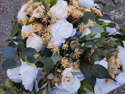 2 floral arch pieces