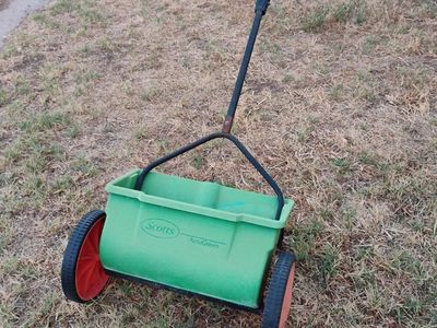 Scotts Accugreen Drop Spreader