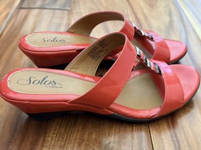 Women Size 8 Coral sandals