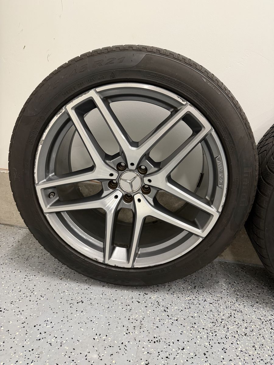Mercedes Benz wheels with tires 