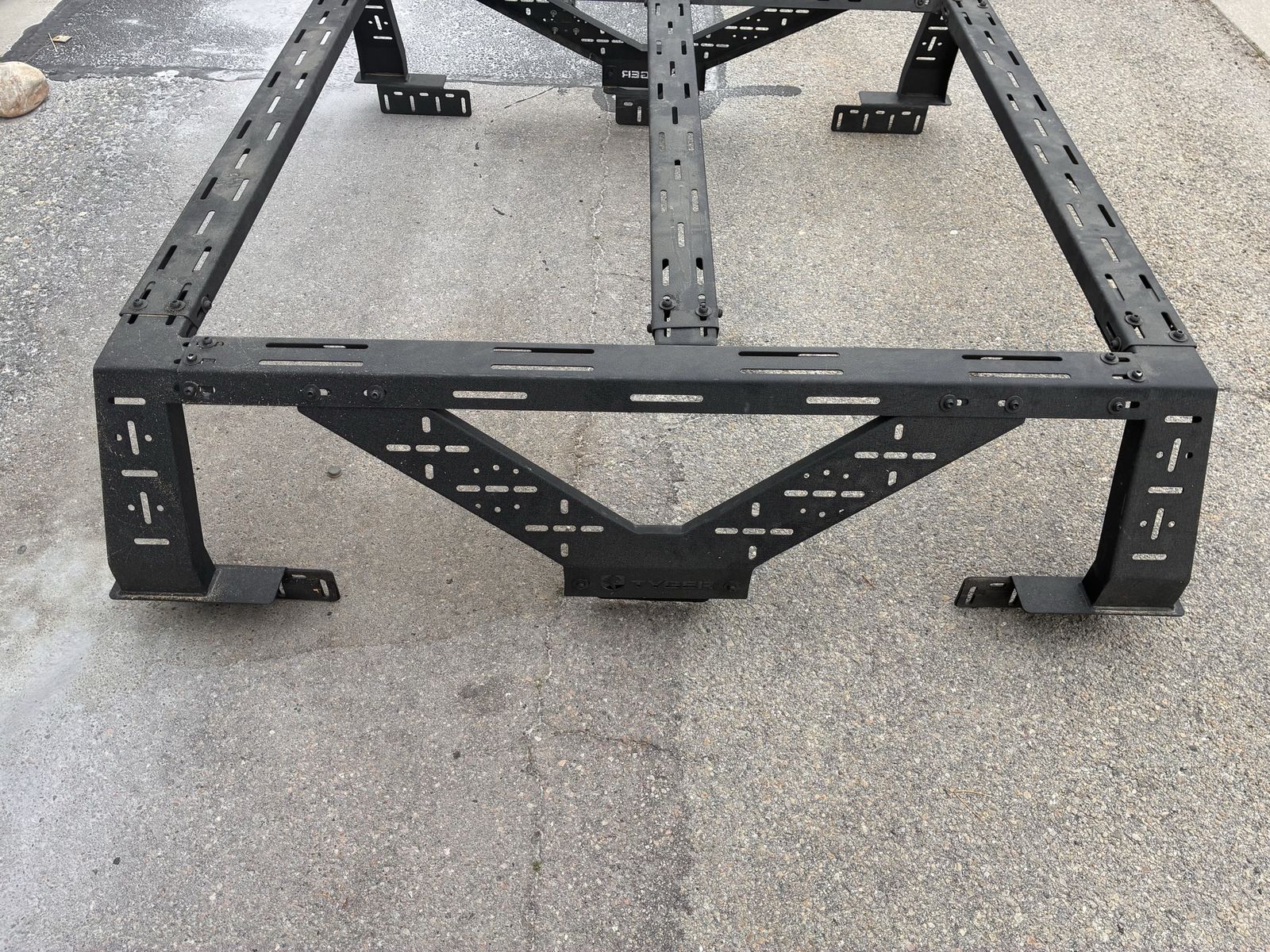 Universal overland bed rack