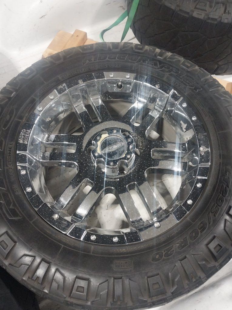 Moto Metal Rims fits Ford F150 size 20