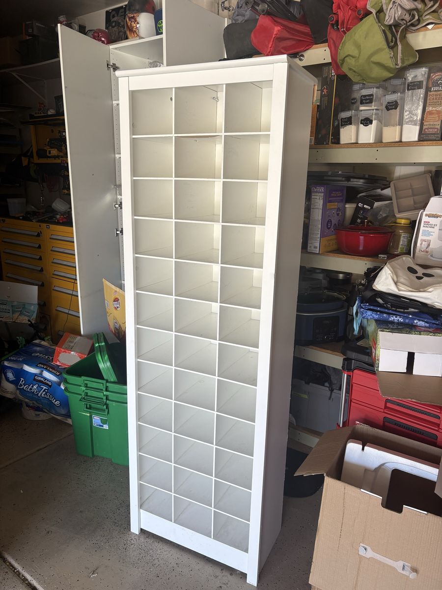Shoe storage cabinet