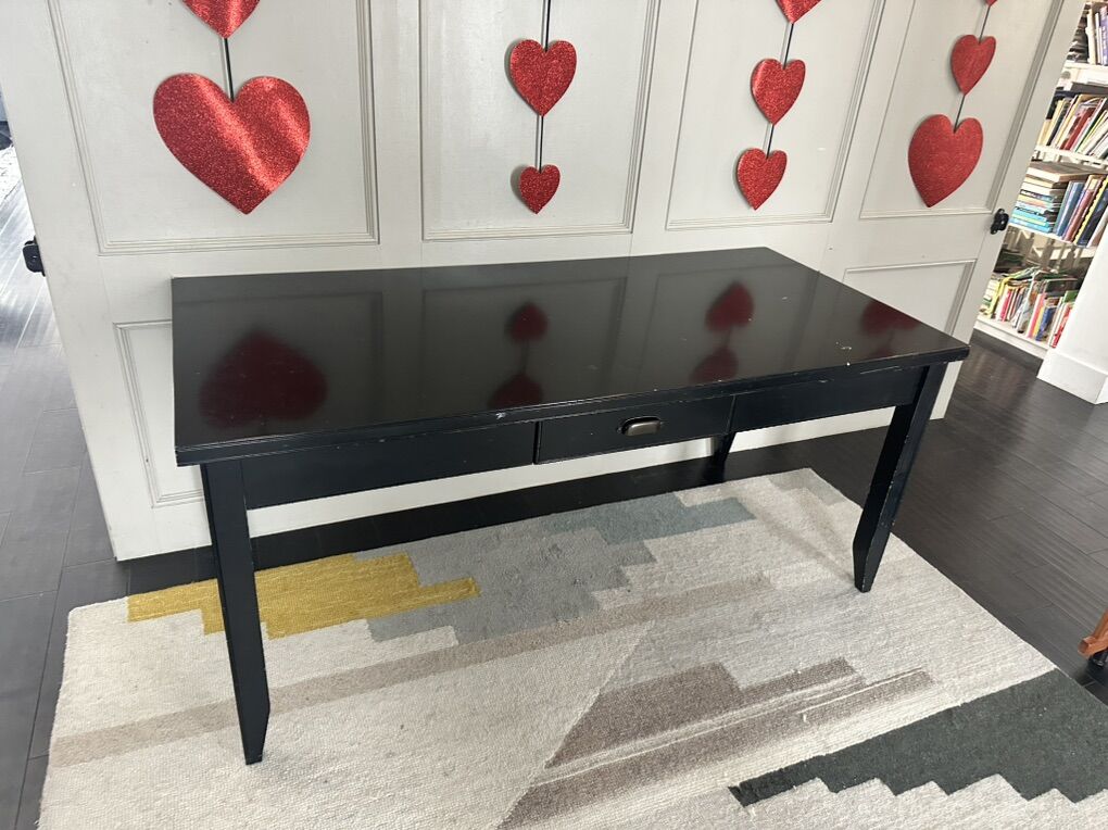 Black Desk
